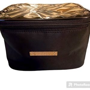 Burberry Cosmetics/Toiletry Bag